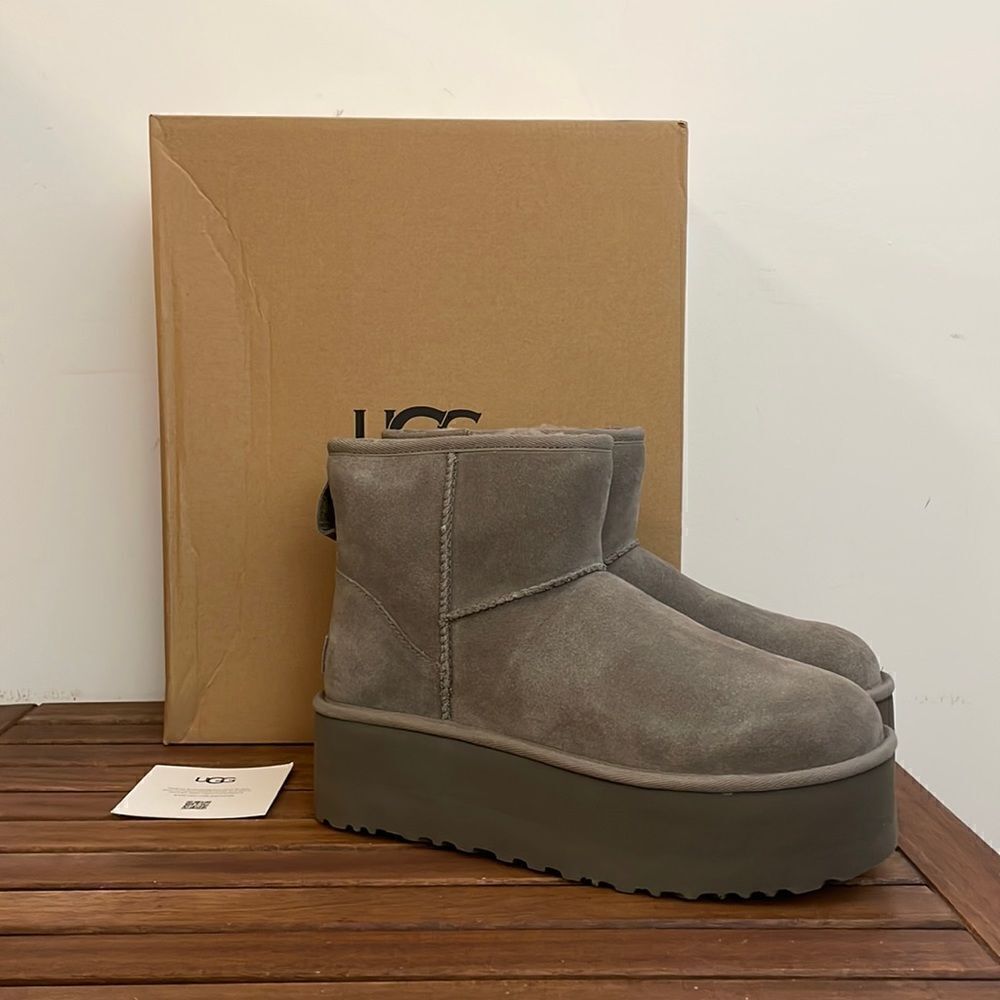 UGG Classic Mini Platform Boots Smoke Plume USA Women Size 9/UK 7/EU 40